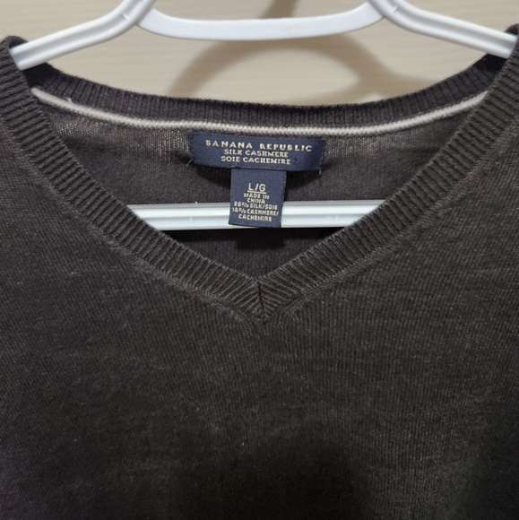 Banana Republic V neck sweater - Picture 2 of 4
